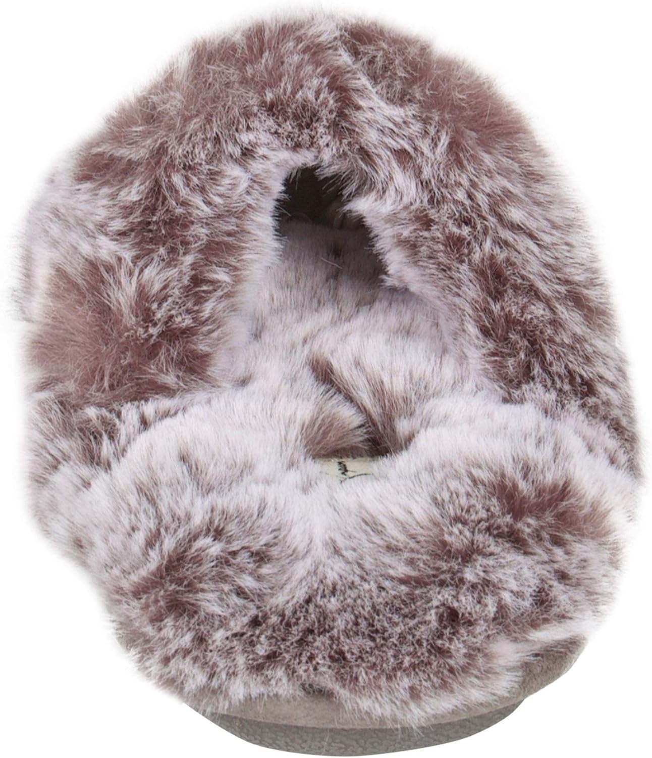 Women Slipper slipper with plush faux fur and anti-skid sole for comfort and style.